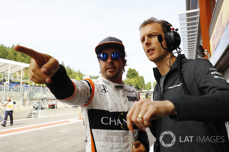 Fernando Alonso, McLaren, Mark Temple, Race Engineer, McLaren