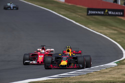 Max Verstappen, Red Bull Racing RB13, Sebastian Vettel, Ferrari SF70H