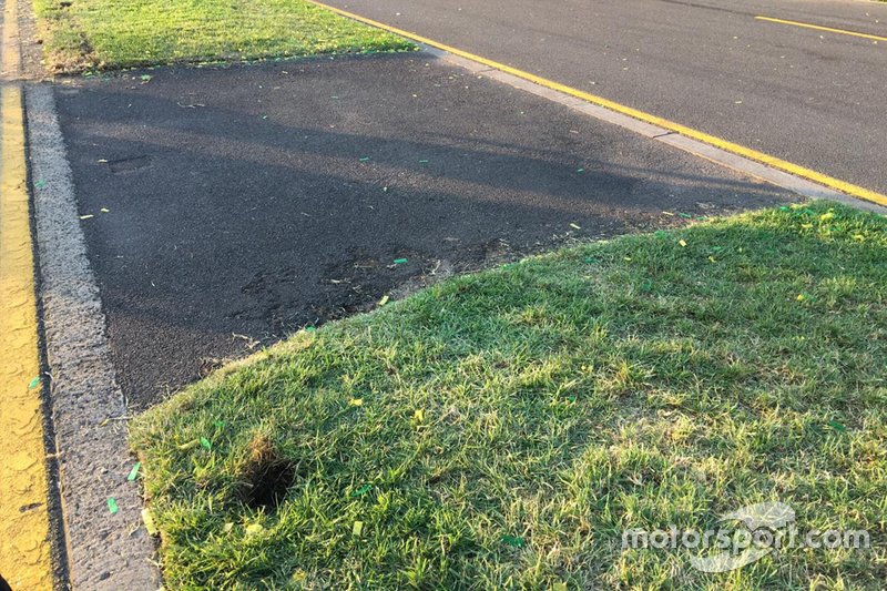 L'endroit où Daniel Ricciardo, Renault F1 Team est passé, endommageant son aileron avant