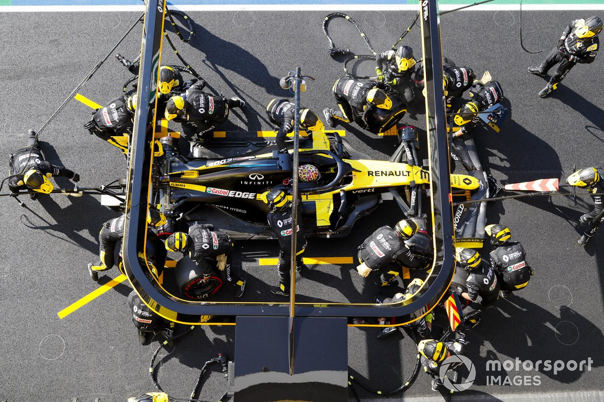 Daniel Ricciardo, Renault F1 Team R.S.20, fa un pit stop