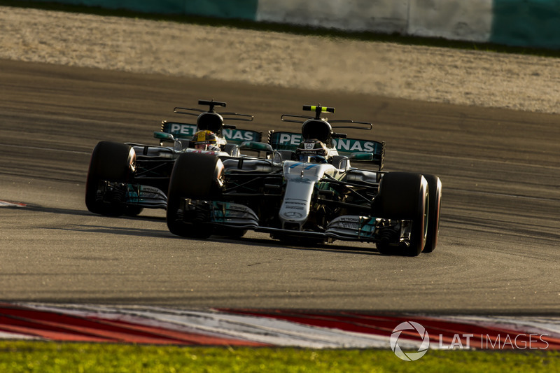Valtteri Bottas, Mercedes AMG F1 W08, Lewis Hamilton, Mercedes AMG F1 W08