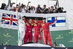 Podyum: 2. sıra Lewis Hamilton, Mercedes AMG F1, Inaki Rueda, Ferrari Yarış Stratejisti, yarış galib