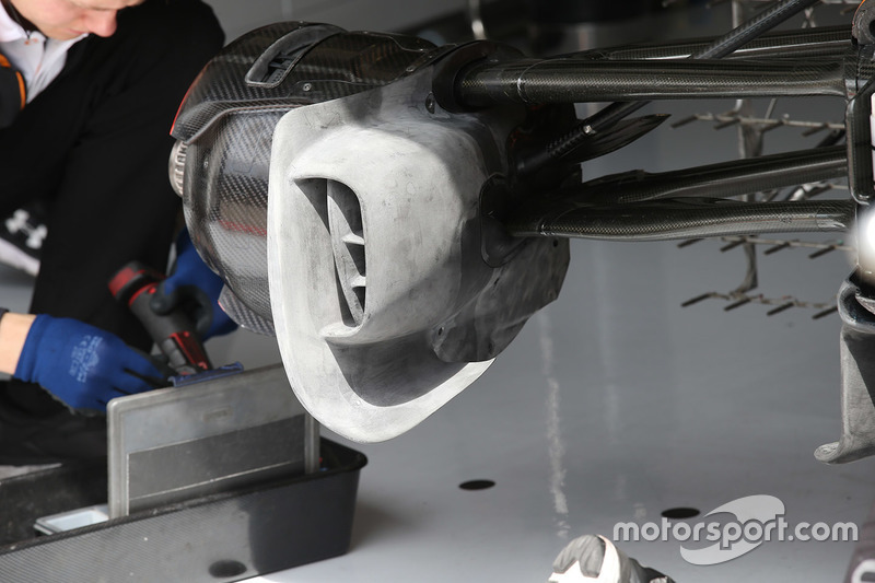 Remmen op de auto van Fernando Alonso, McLaren MCL33