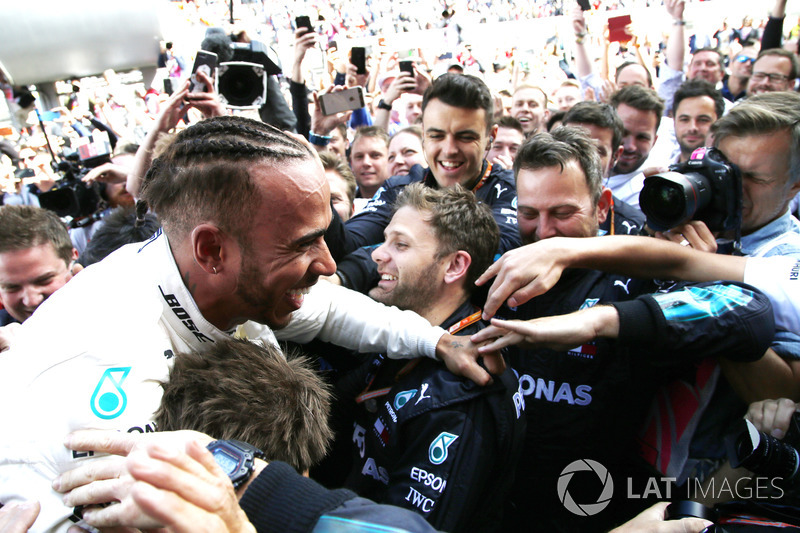 Переможець Льюіс Хемілтон, Mercedes-AMG F1 на подіумі