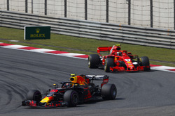 Max Verstappen, Red Bull Racing RB14 Tag Heuer, Kimi Raikkonen, Ferrari SF71H