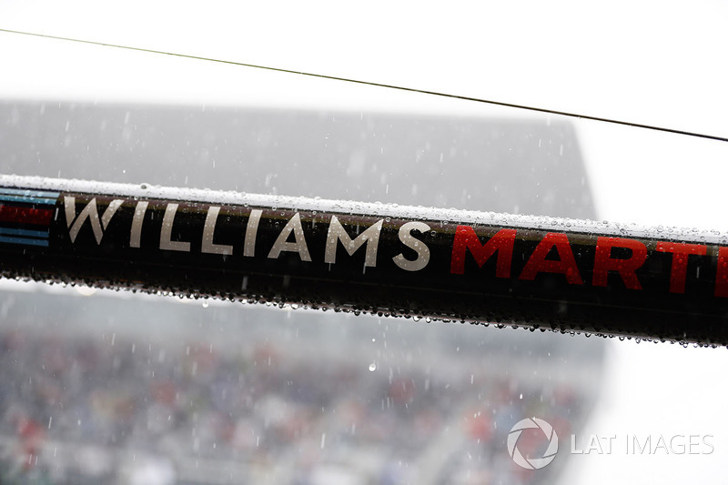 Williams logo on a pit boom