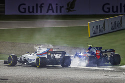 Crash: Lance Stroll, Williams FW40; Carlos Sainz Jr., Toro Rosso STR12