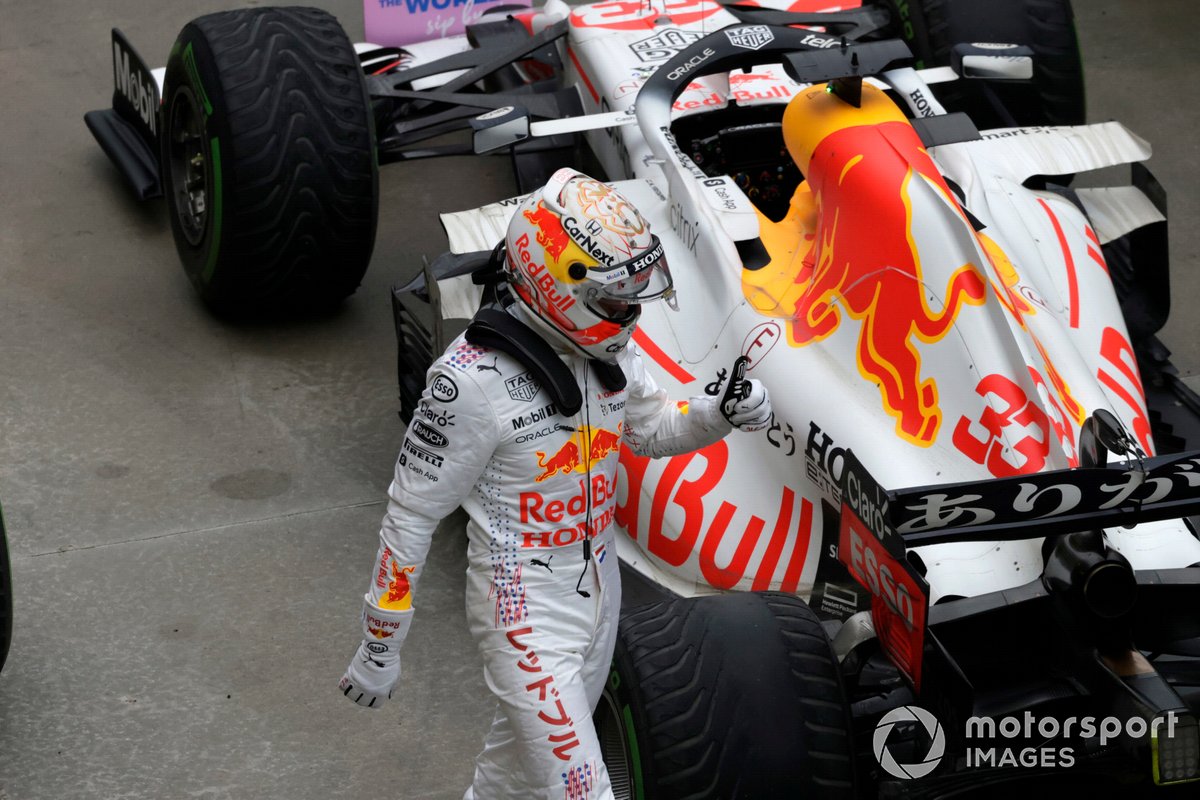 Max Verstappen, Red Bull Racing, 2nd position, in Parc Ferme
