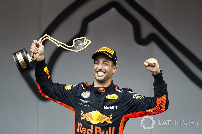 Race winner Daniel Ricciardo, Red Bull Racing, sprays Champagne on the podium