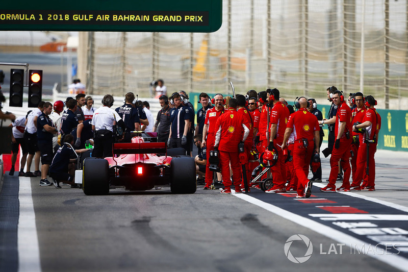Kimi Raikkonen, Ferrari SF71H, ve Ferrari mühendisleri