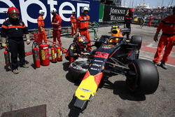 Max Verstappen, Red Bull Racing RB14 looks at his crashed car