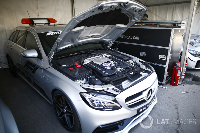 Mobil medis AMG Mercedes