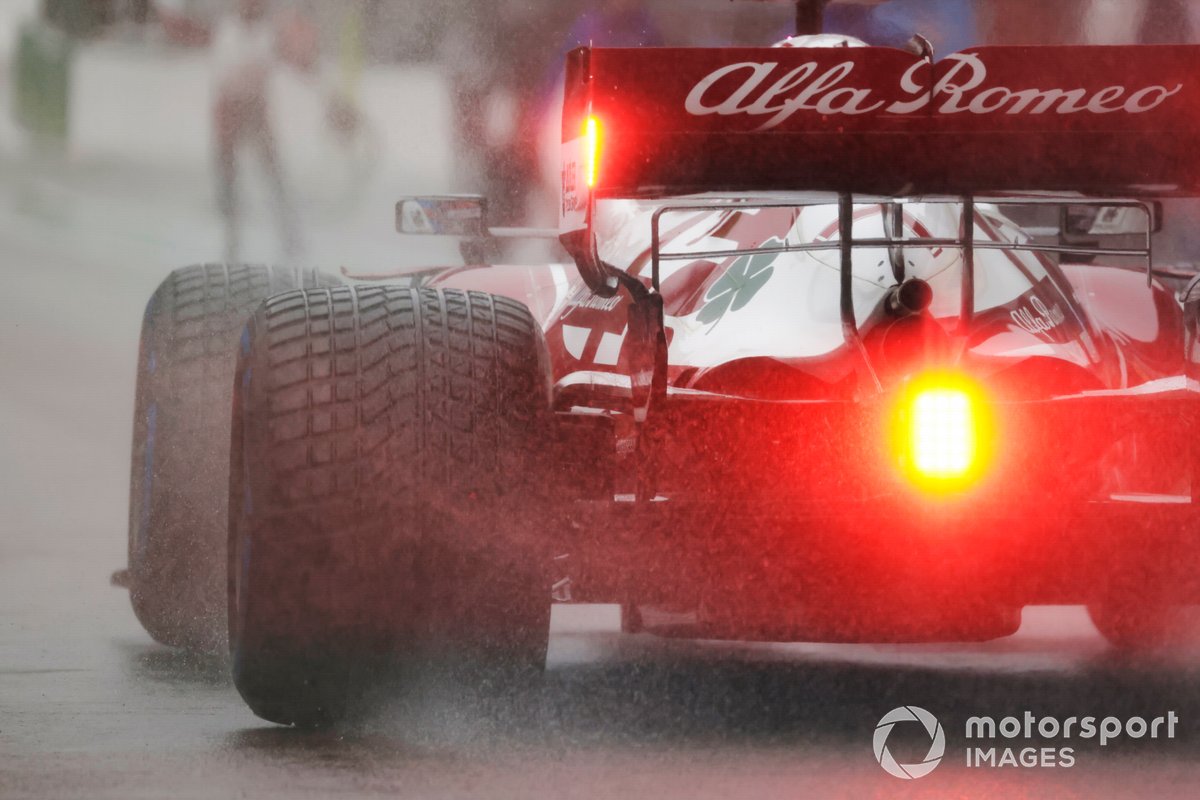 Kimi Raikkonen, Alfa Romeo Racing C41, arrives on the grid