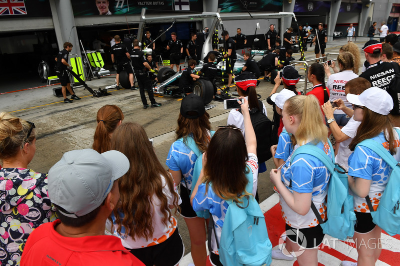 F1 in Schools students in pit lane