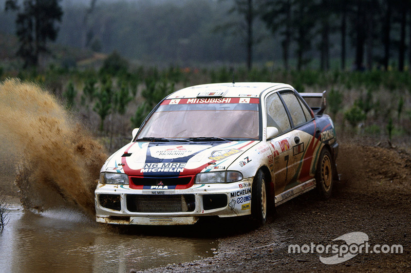 Pereli Tommi Makinen, dan navigator Seppo Harjanne, tampil dalam Reli Australia 1996 dengan Ralliart Mitsubishi Lancer Evo 3,
