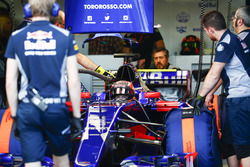 Даниил Квят, Scuderia Toro Rosso STR12