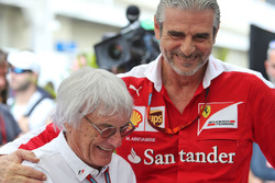 Bernie Ecclestone mit Maurizio Arrivabene, Ferrari-Teamchef