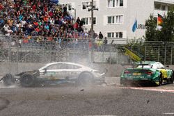Unfall: Gary Paffett, Mercedes-AMG Team HWA, Mercedes-AMG C63 DTM, Mike Rockenfeller, Audi Sport Team Phoenix, Audi RS 5 DTM