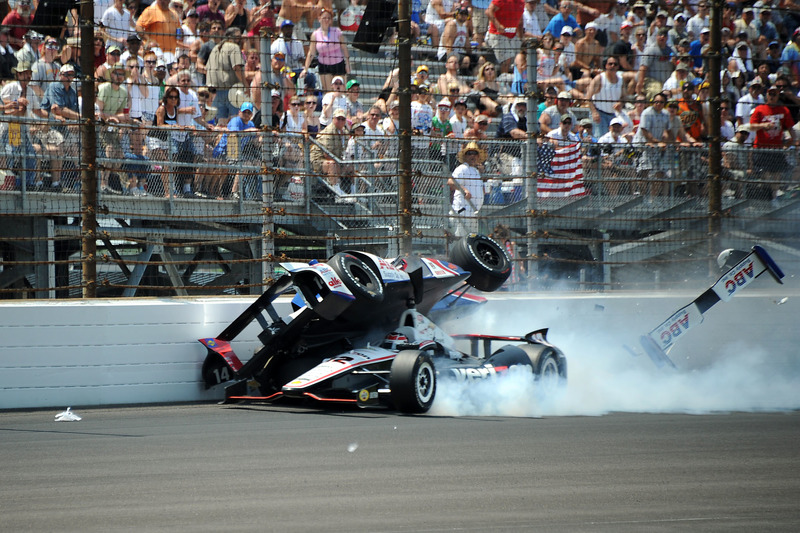 Will Power en Mike Conway crashen