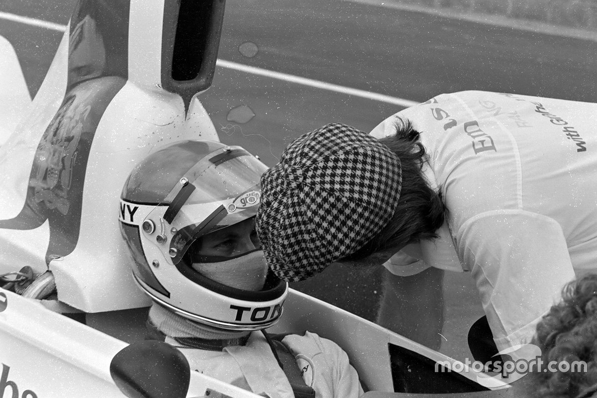 Tony Brise, Hill GH1 Ford, chats with Graham Hill