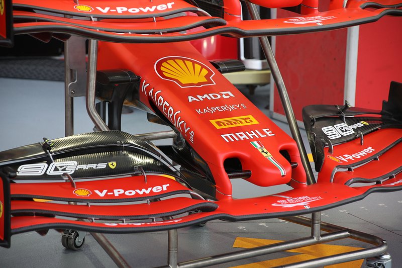 Ferrari SF90, dettaglio del nuovo muso dotato del cape
