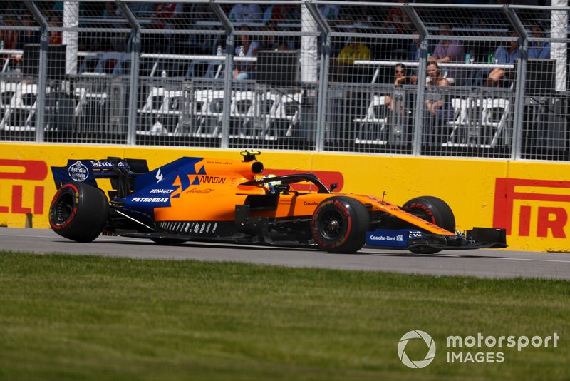 Lando Norris, McLaren MCL34, parks up with damage