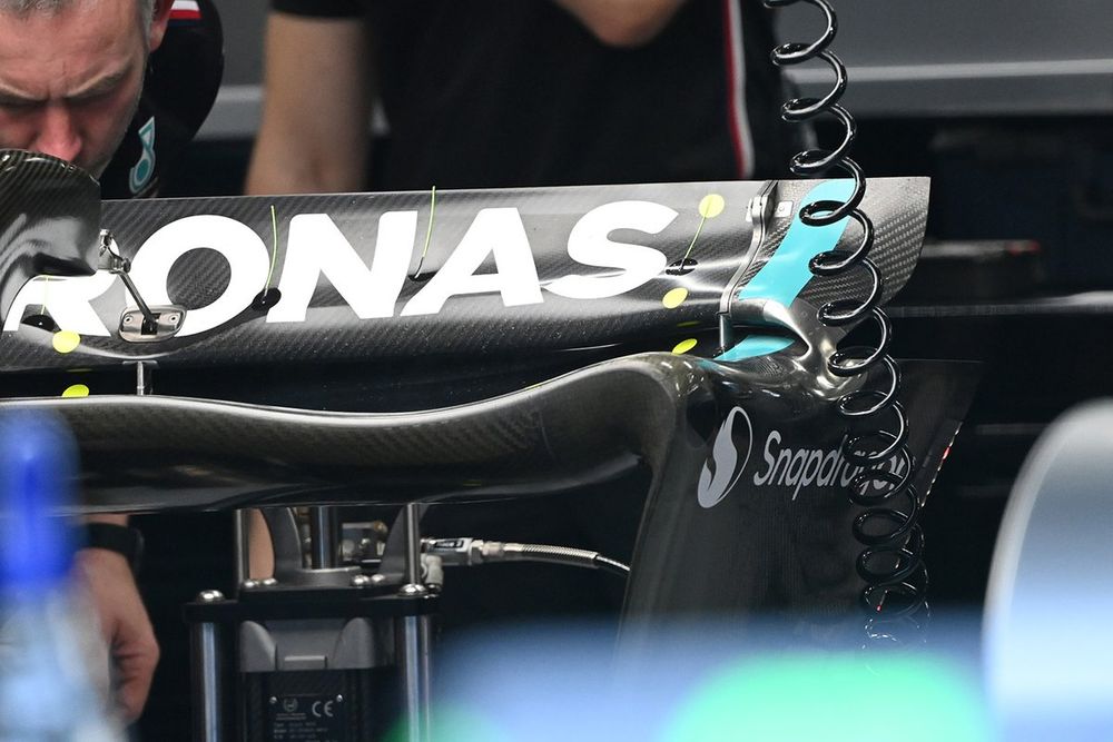 Mercedes W14 detalle del alerón trassero