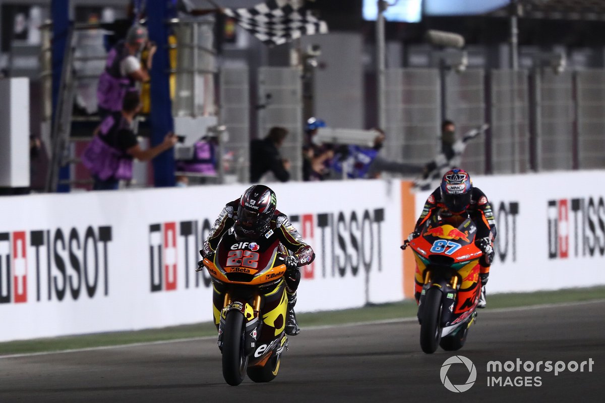 Pembalap Marc VDS Racing Team, Sam Lowes, kembali berhasil mengungguli Remy Gardner (Red Bull KTM Ajo) di Qatar.