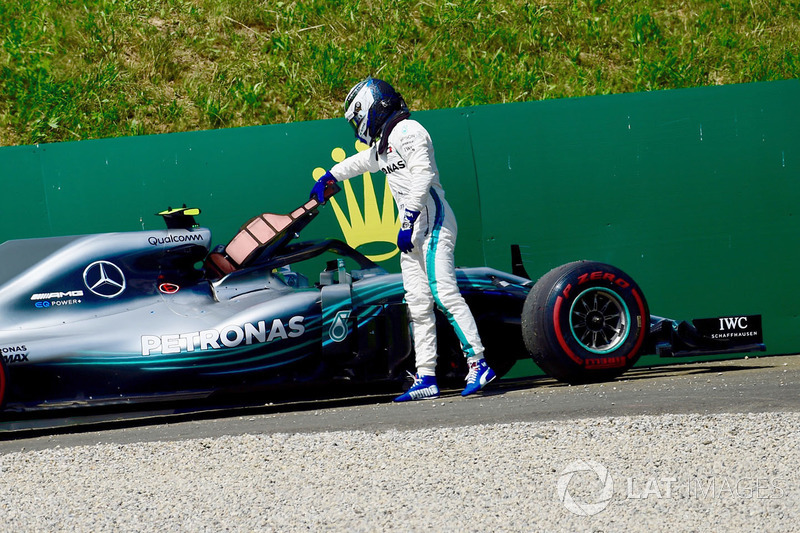 Сход: Валттери Боттас, Mercedes AMG F1 W09