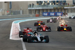 Lewis Hamilton, Mercedes AMG F1 W08 leads Sebastian Vettel, Ferrari SF70H, Daniel Ricciardo, Red Bull Racing RB13, Kimi Raikkonen, Ferrari SF70H and Daniel Ricciardo, Red Bull Racing RB13