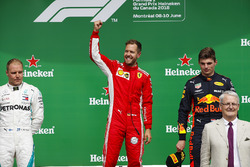 Podyum: 2. Valtteri Bottas, Mercedes AMG F1, Yarış galibi Sebastian Vettel, Ferrari