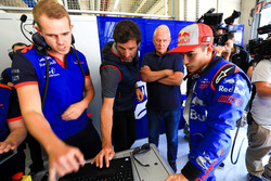 Марк Маркес, тестує автомобіль Toro Rosso, та екс-гонщик Формули 1, Марк Веббер
