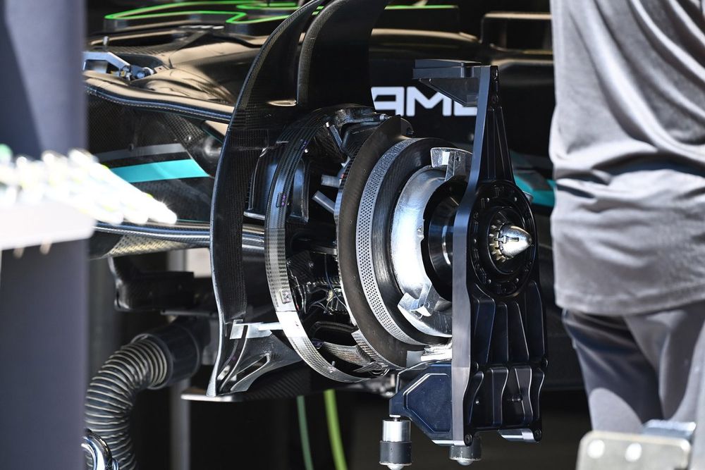Mercedes W14 detalle del disco de freno