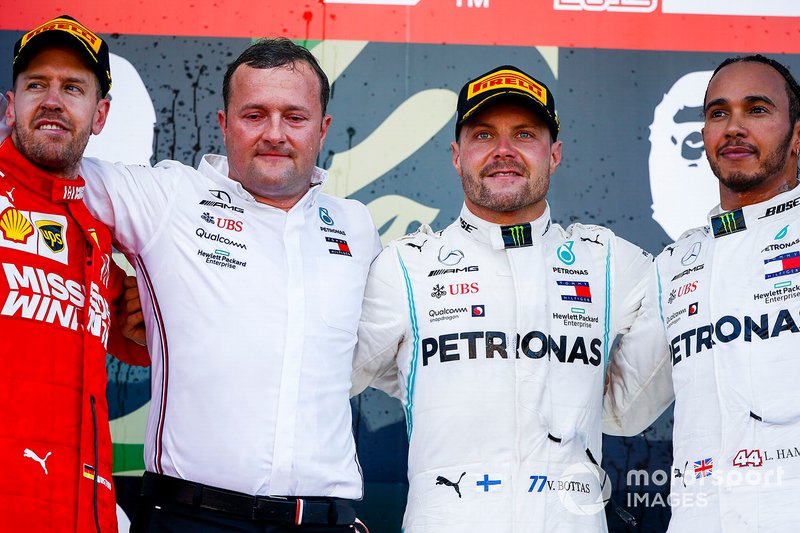 Eric Blandin op het podium na de winst van Valtteri Bottas in de GP van Japan 2019