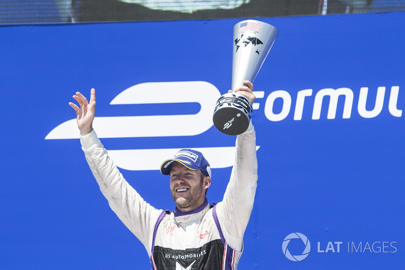 Podio: ganador Sam Bird, DS Virgin Racing