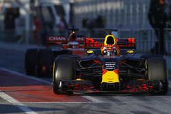 Max Verstappen, Red Bull Racing RB13, exits the pit lane ahead of Stoffel Vandoorne, McLaren MCL32