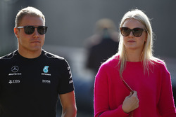 Valtteri Bottas, Mercedes AMG F1, wife Emilia Bottas