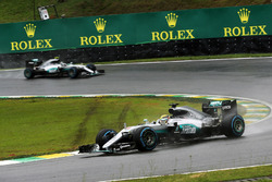 Lewis Hamilton, Mercedes AMG F1 W07 Hybrid; Nico Rosberg, Mercedes AMG F1 W07 Hybrid