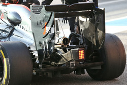 McLaren MP4-31, Heckflügel und Auspuff
