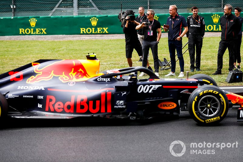 Daniel Craig, Pierre Gasly, Red Bull Racing RB15,