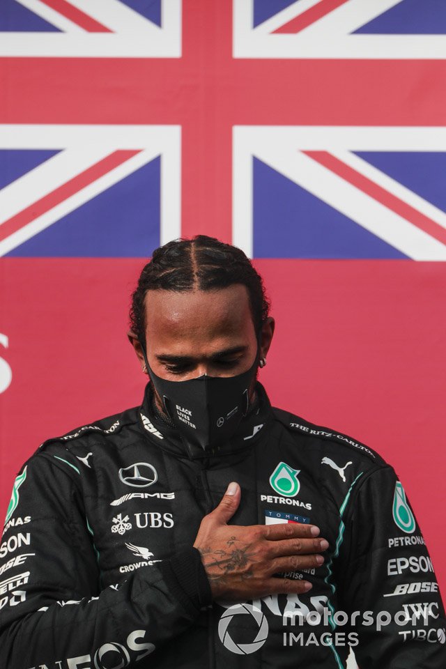 Podio: ganador Lewis Hamilton, Mercedes-AMG F1