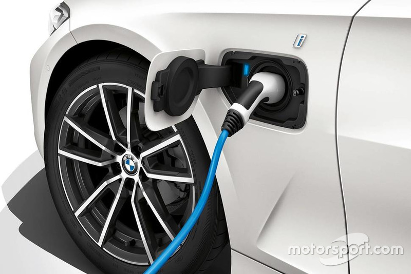BMW 330e iperformance 2019 року