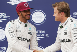 Lewis Hamilton, Mercedes AMG F1 viert zijn pole met Nico Rosberg, Mercedes AMG F1