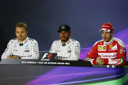 FIA persconferentie: Nico Rosberg, Mercedes AMG F1; Lewis Hamilton, Mercedes AMG F1; Sebastian Vette