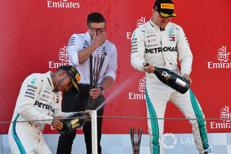 Hamilton tarolt a Mercedesszel Barcelonában - F1 2018