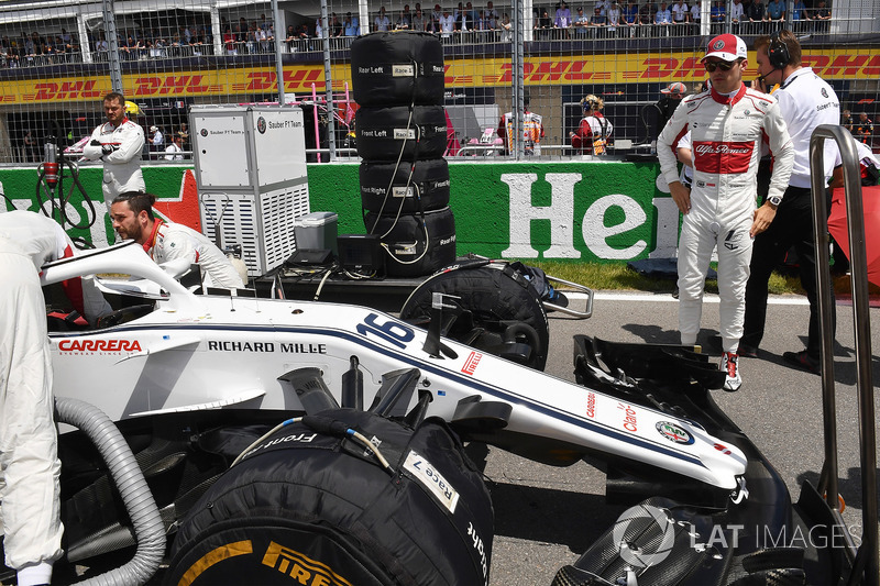 Charles Leclerc, Sauber C37 on the grid