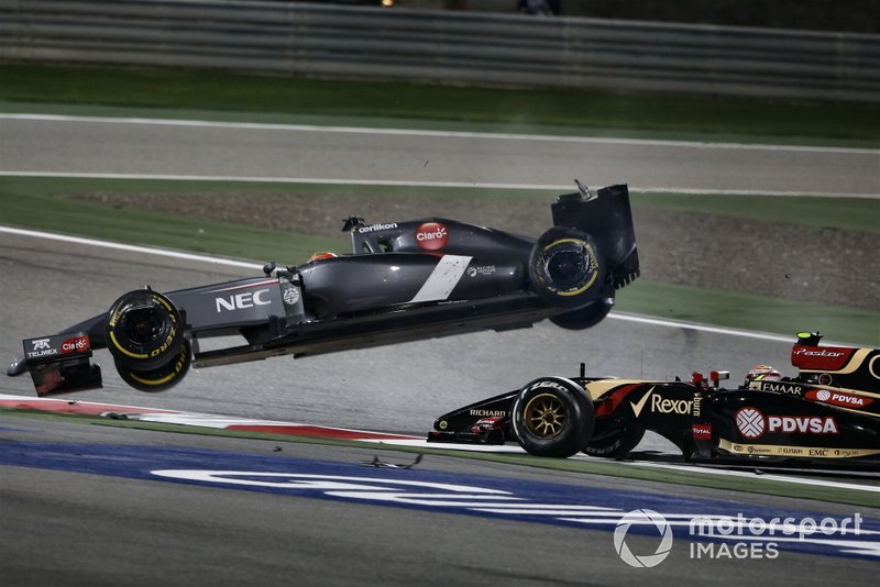 Accidente de Esteban Gutiérrez, Sauber C33, con Pastor Maldonado, Lotus E22.