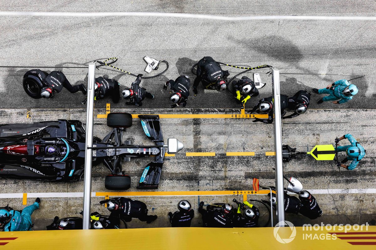 Una parada en pits de Lewis Hamilton, Mercedes W12.