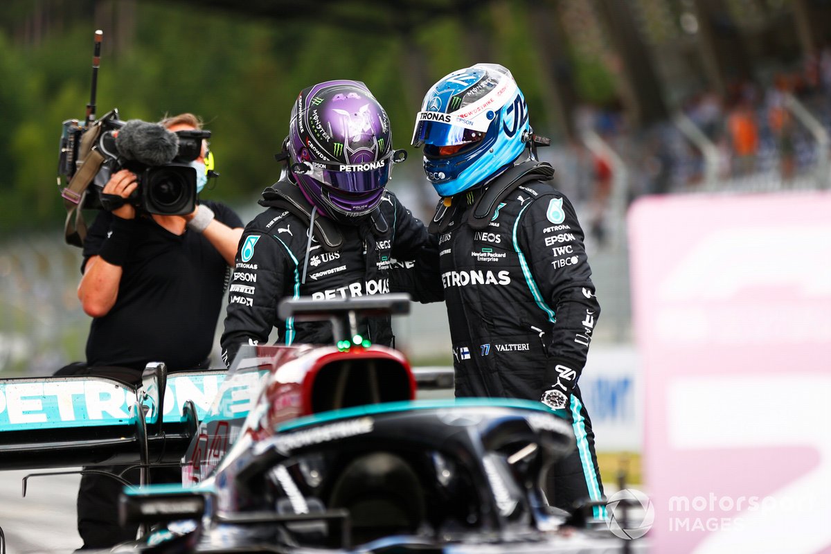 Lewis Hamilton, Mercedes, dan Valtteri Bottas, Mercedes, di Parc Ferme