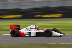Stoffel Vandoorne in de McLaren MP4/5 Honda van Alain Prost